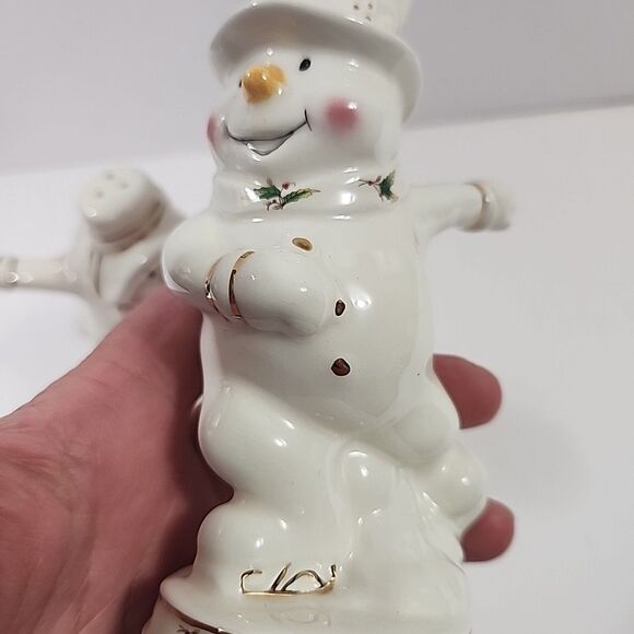 Holly Holiday Porcelain Salt & Pepper Shaker  Snowmen  Ice Skating Christmas - Picture 8 of 12